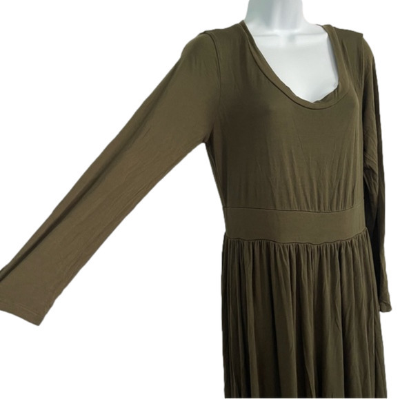 Maxi Jumpsuit in Forest Green with Empire Waist and Flowing Pants - Picture 1 of 6